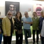 Miembros del jurado junto a las obras finalistas del Certamen de Pintura.