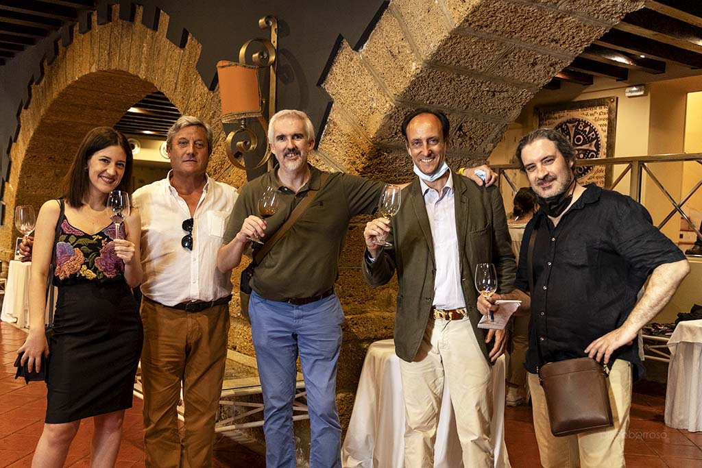 Un encuentro con Vinos Nacionales asomado al mar