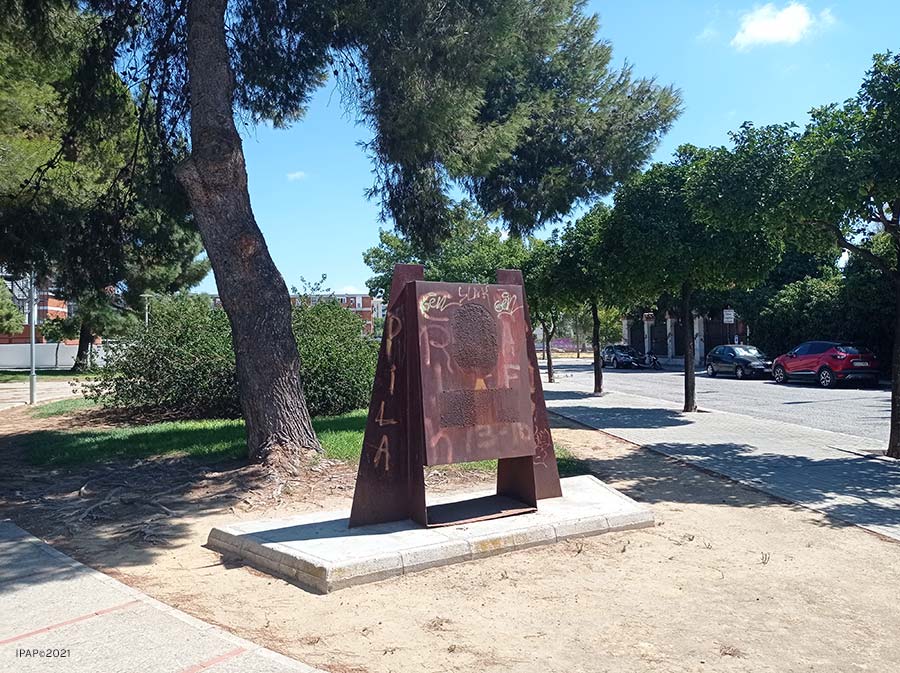 Estado actual del Monolito dedicado a George Sandeman en Jerez
