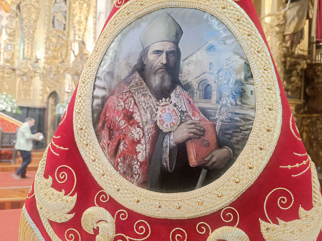 La bendición del banderín de San Dionisio: una obra que ya forma parte de la Hermandad del Perdón